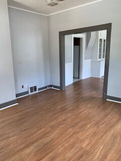 Building Photo - 2 bedroom 1 bath updated single family home