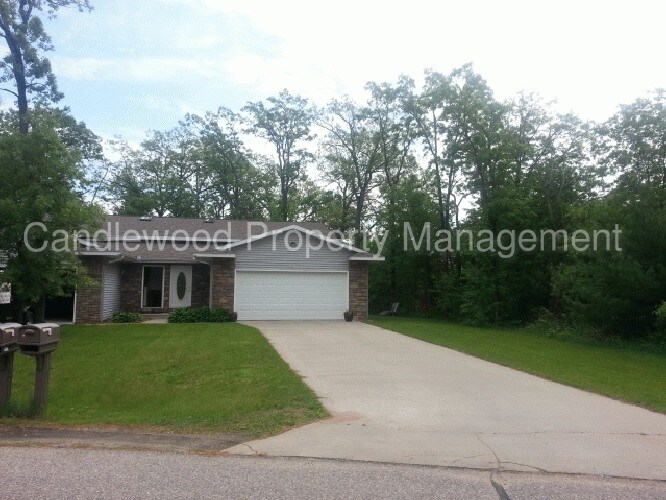 Primary Photo - 3370 Bridlewood Dr