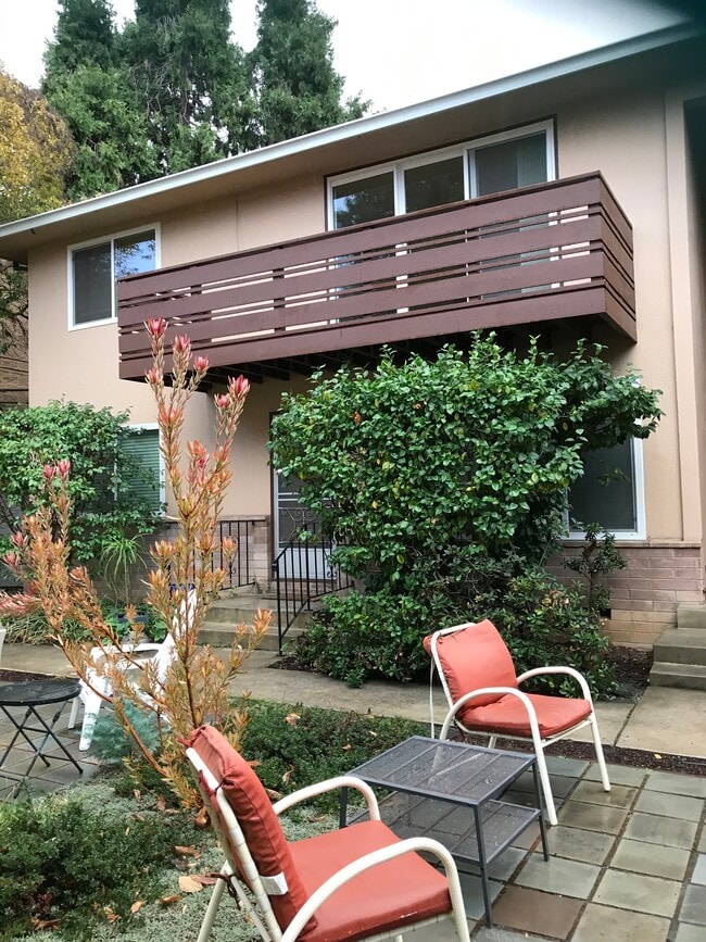 687 Roble Ave Unit 5, Menlo Park, CA 94025 Apartments in Menlo Park