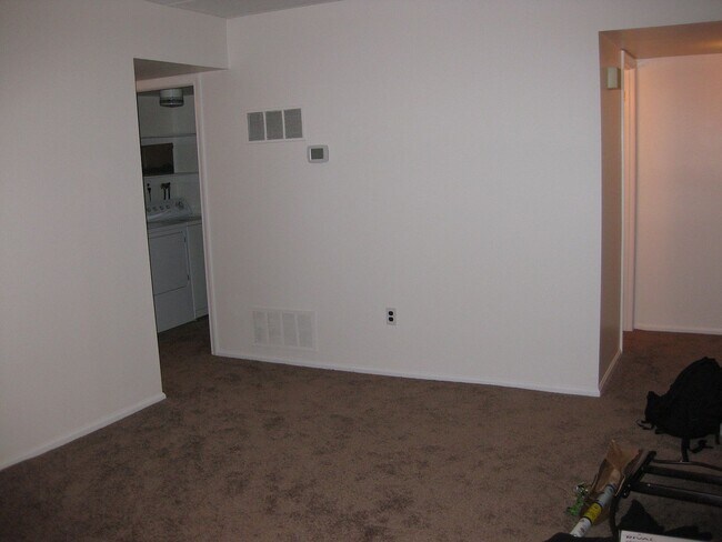 Living Room/Laundry Room/Powder Room - 6 Aspen Way
