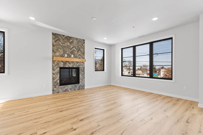 Building Photo - 806 W Alderson St