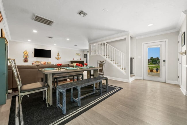 Building Photo - 1019 SE 40th St