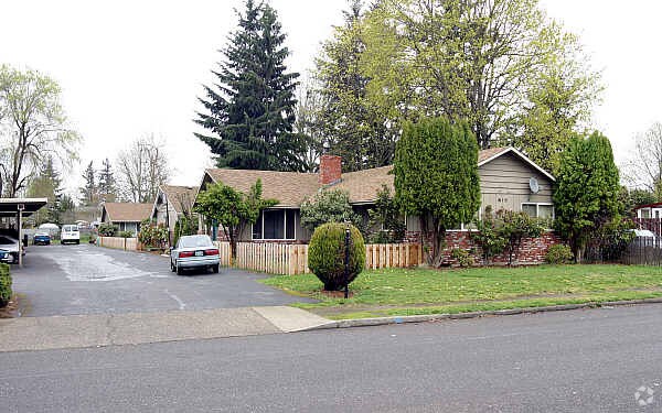 Primary Photo - 16115 SE Main St