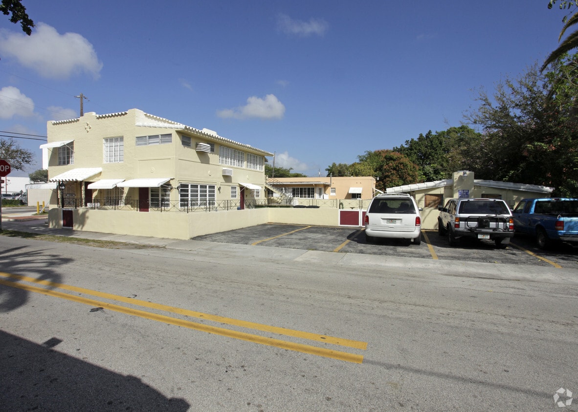 Building Photo - 12289 NE 7th Ave