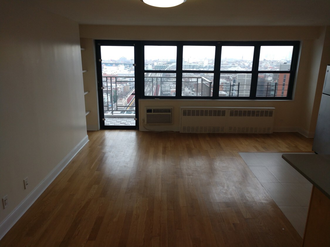 Sala de estar (21'0 in x 10'0 IN) - 341 10th St