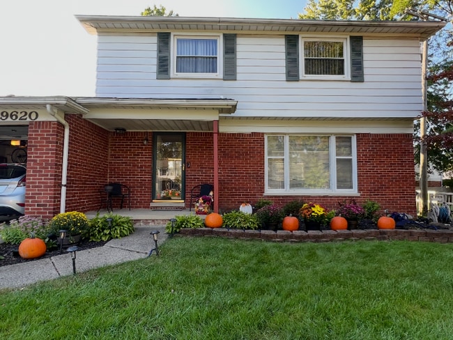 Foto del edificio - 19620 Silver-Spring St