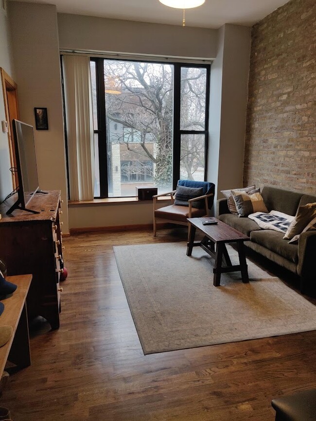 Foto del edificio - 1851 N Hoyne Ave