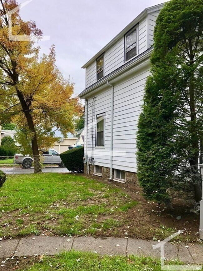 Photo - Single family in Newton House