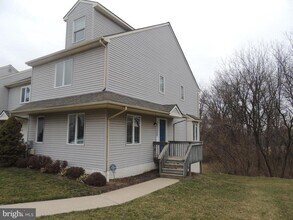 Building Photo - 404 Pinebrooke Cir