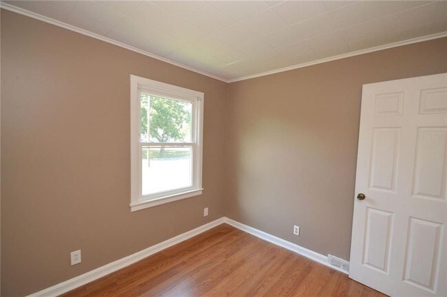 Building Photo - 309 Windsor Rd