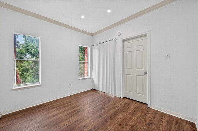 Foto del edificio - 4041 Drake St