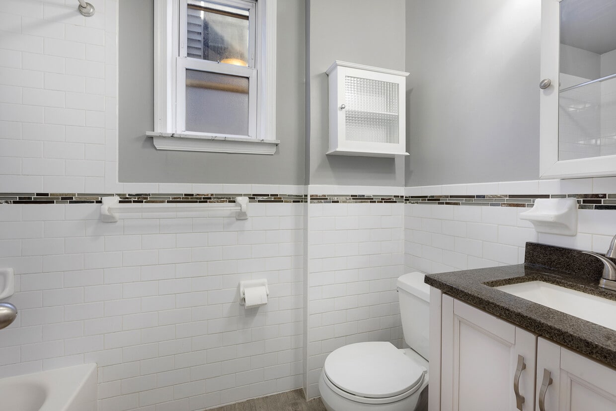 Primary Photo - 149 Webster Ave
