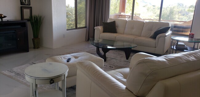 Foto del edificio - 8880 E Paraiso Dr