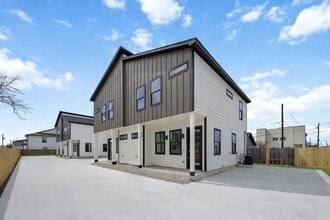 Building Photo - 4804 Carmen St