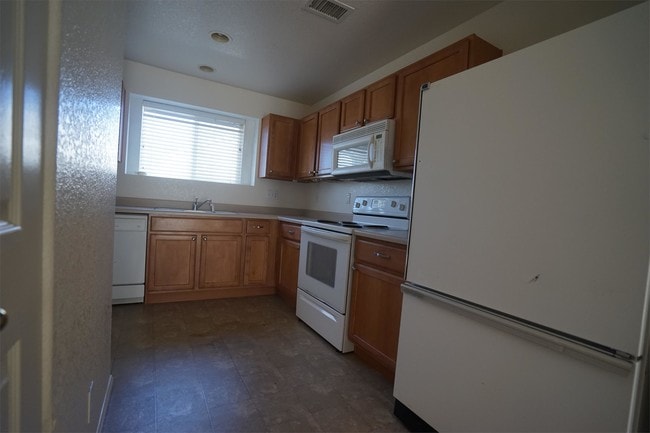 Photo - 18817 E 57th Pl Townhome