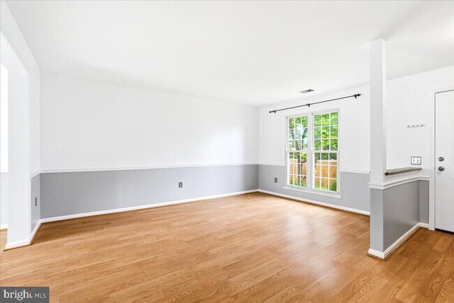 Building Photo - 5735 Sunset View Ln