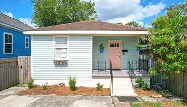 Building Photo - 906 Flood St