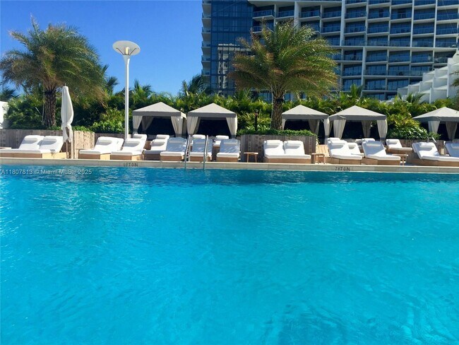 Building Photo - 2301 Collins Ave