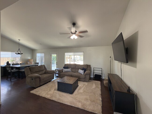 Building Photo - 1003 Vallejo Dr