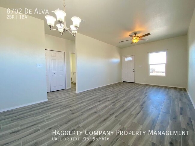 Building Photo - 8702 De Alva Dr