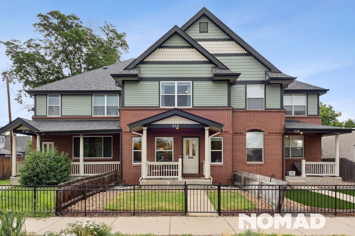 Primary Photo - 4B/3.5B Updated Home in Baker w/ Garage & ...