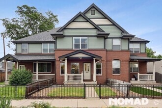 Building Photo - 352 Galapago St