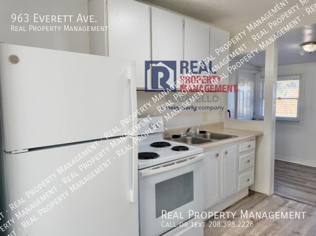 Building Photo - 963 Everett Ave