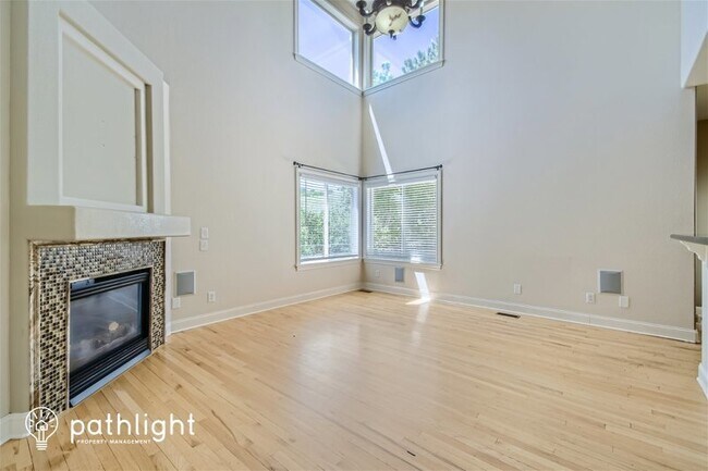 Building Photo - 711 Briar Ridge Ct