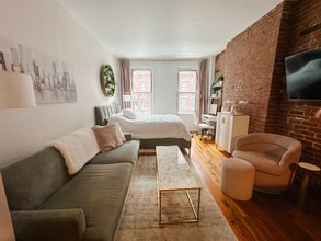 Building Photo - 331 E 92nd St