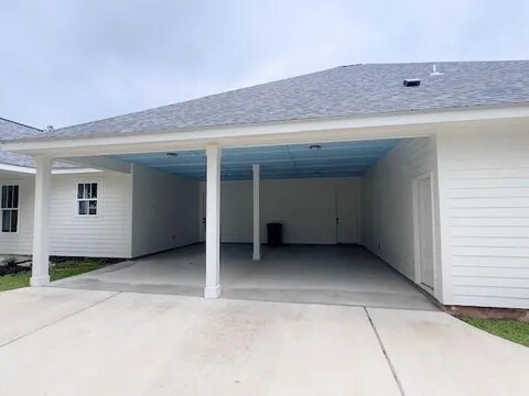 Building Photo - 2240 Caroline St