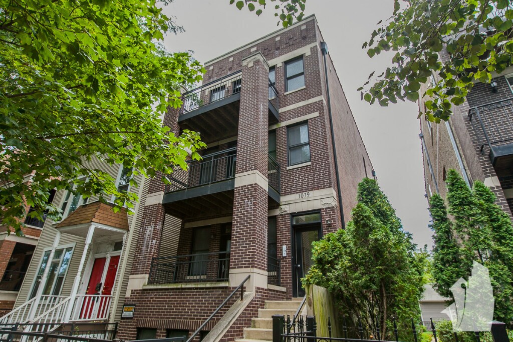 Primary Photo - 1039 W Newport Ave