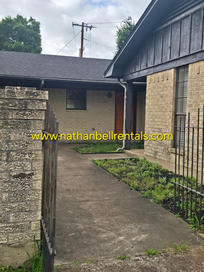 Building Photo - 3766 Clarksville St