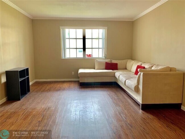 Foto del edificio - 1851 NE 62nd St
