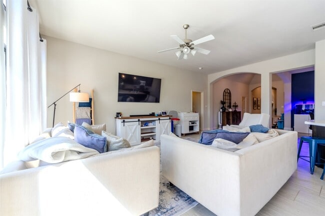 Foto del edificio - 3612 Spring Heights Ct