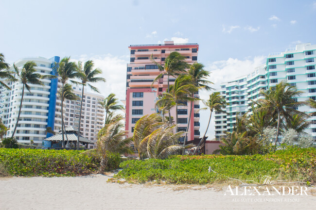 Foto del edificio - 5225 Collins Ave