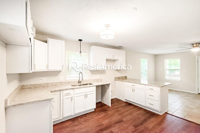 Building Photo - 4 br, 2 bath House - 209 Friendship Cv