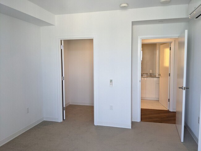 Building Photo - 2126
