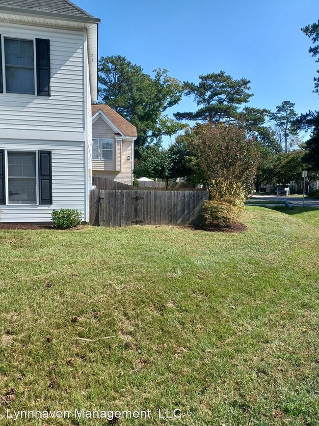 Building Photo - 4 br, 3.5 bath House - 2216 W Berrie Cir