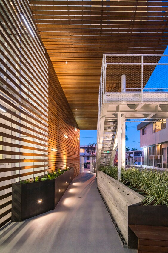 Foto principal - 935 N San Vicente Blvd