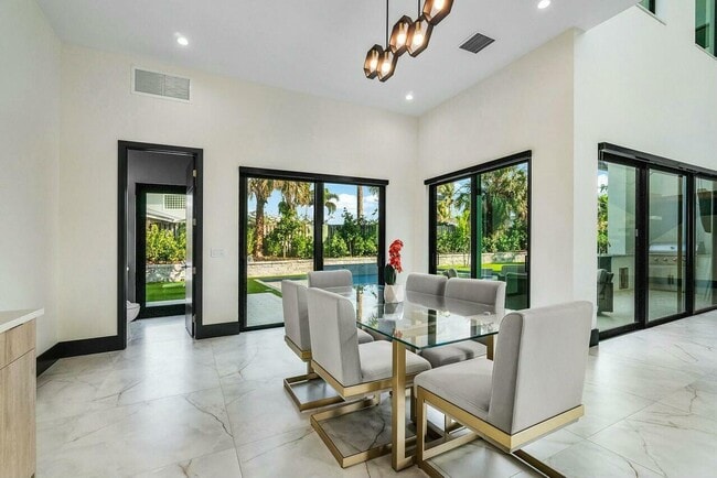 Foto del edificio - 13480 US-1