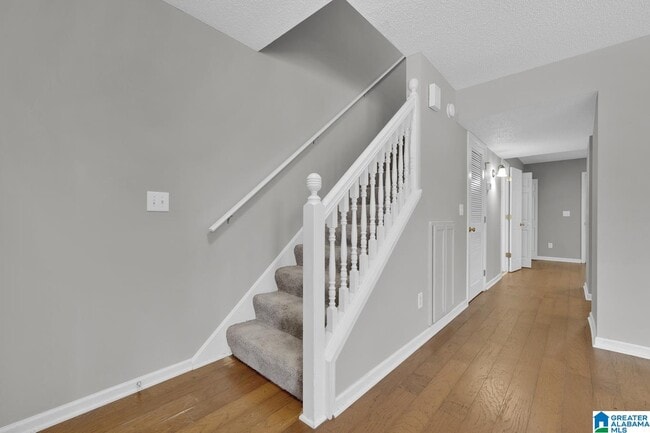 Foto del edificio - 5181 Falling Creek Ln