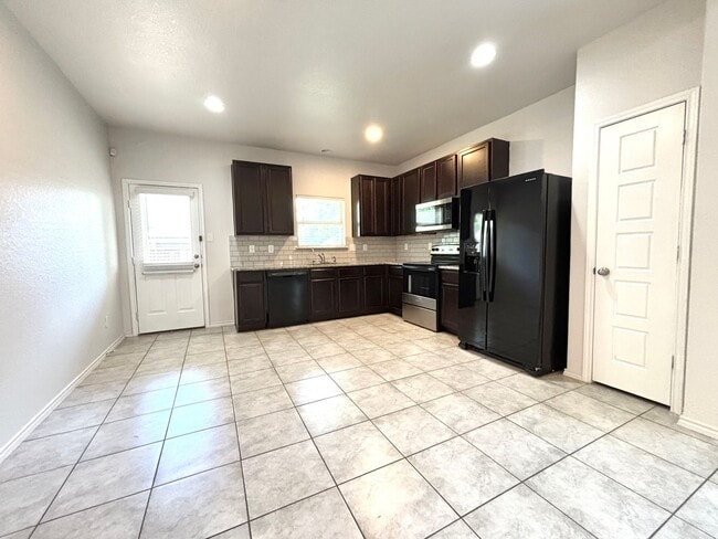 Foto del edificio - Gorgeous 1 story home with 4 Bedrooms!
