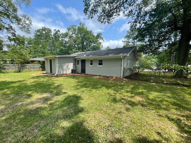 Building Photo - Renovated 3/1.5 House in Garden Lakes- $1,395