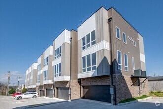 Building Photo - 2106 24th Ave N