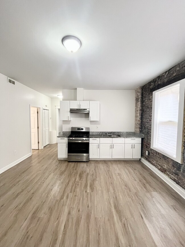 Building Photo - 2238 S Homan Ave