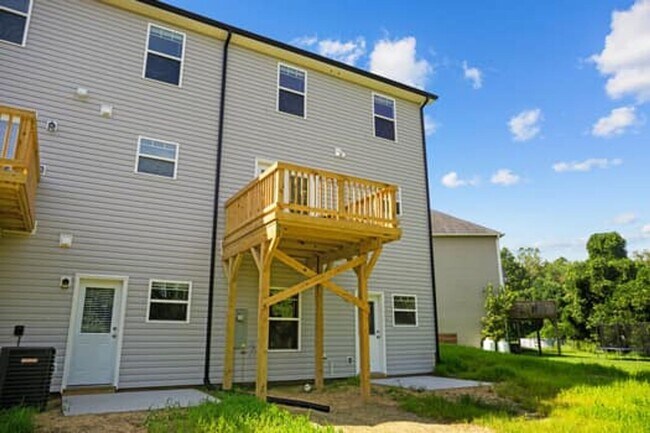 Building Photo - Clemmons- new Construction-3 story -4 bed,...