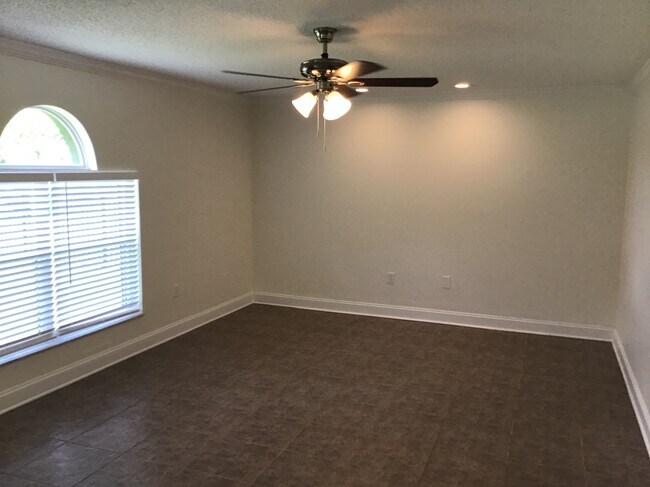 Foto del edificio - 4315 Stonefield Dr
