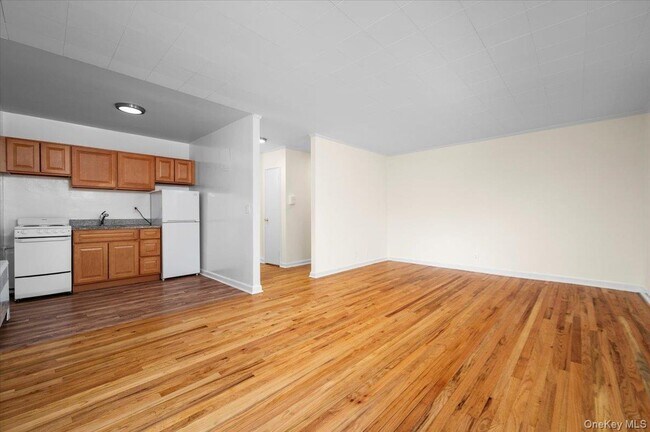 Foto del edificio - 437 Pelham Rd