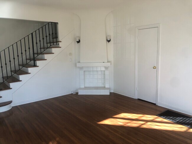 Living Room - 854 N Kilkea Dr