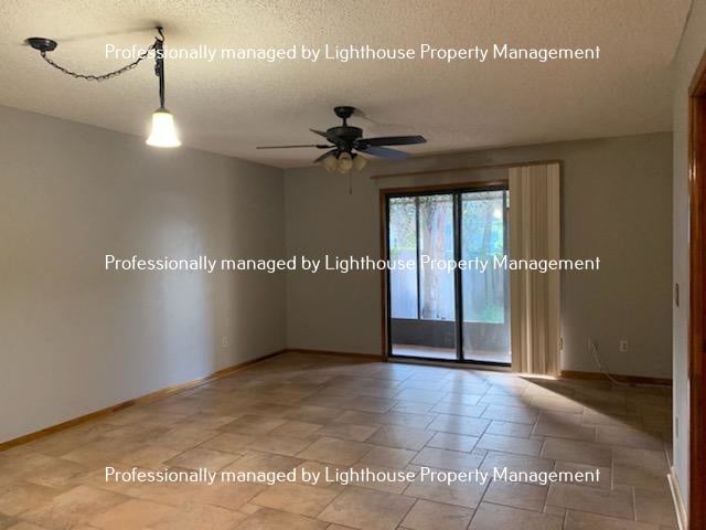 Foto del edificio - Relaxing townhome in Arlington with covere...